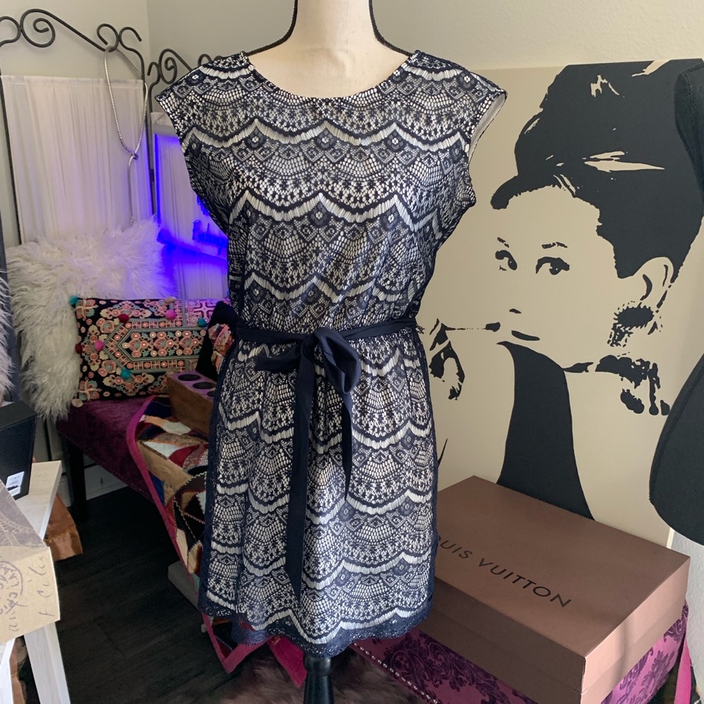 Guess blue & cream lace dress size 4